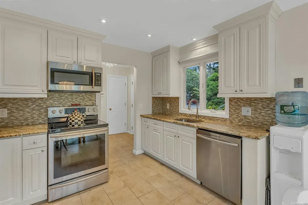 17 Lovell Road Hampton Bays NY 11946
