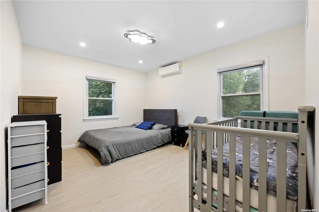 75 Bayview Avenue Great Neck NY 11021