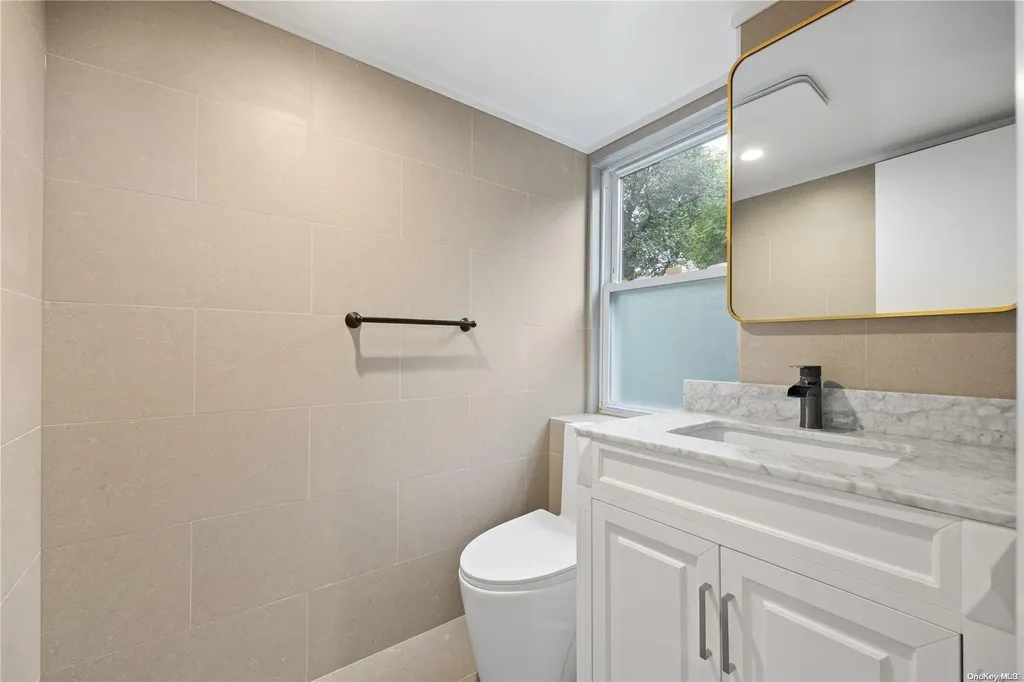 75 Bayview Avenue Great Neck NY 11021