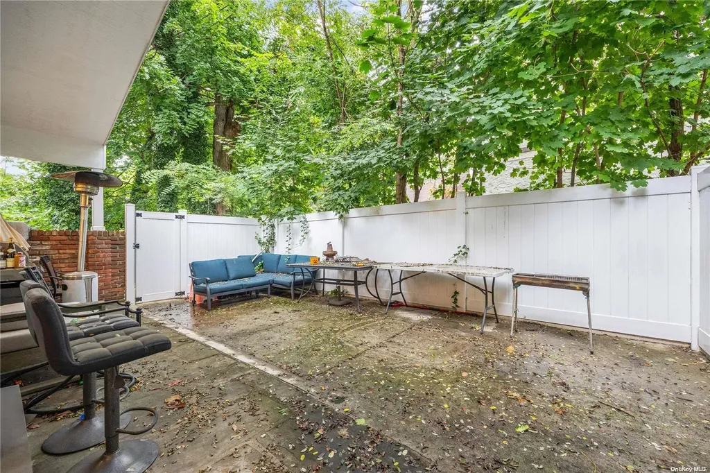 75 Bayview Avenue Great Neck NY 11021
