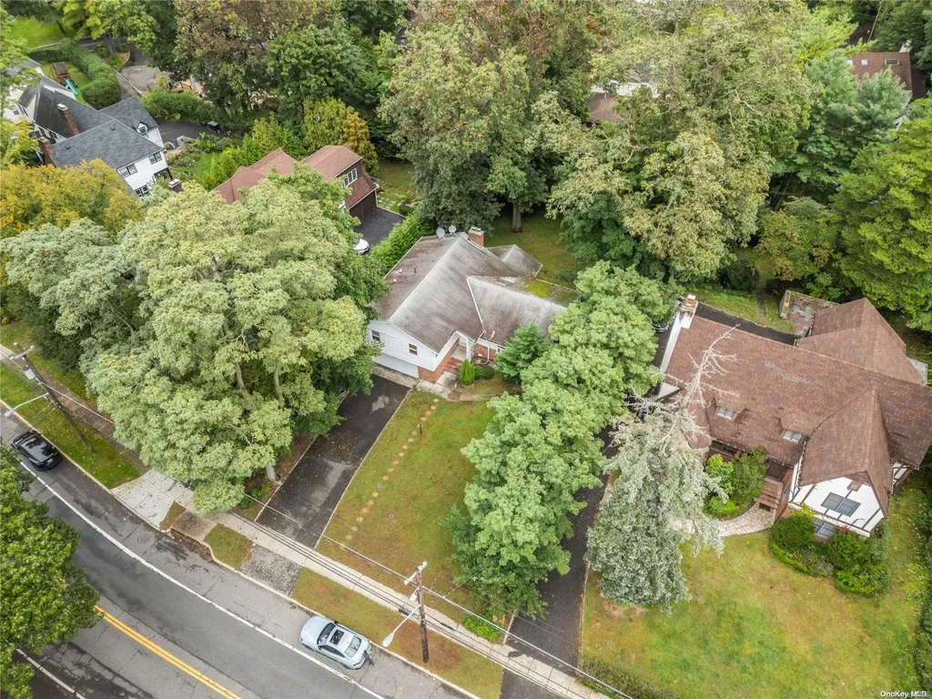 75 Bayview Avenue Great Neck NY 11021
