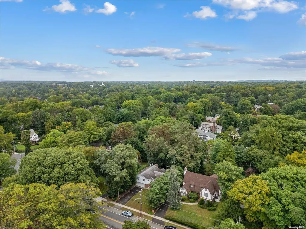 75 Bayview Avenue Great Neck NY 11021