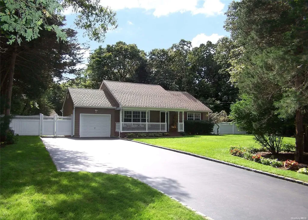 14 Cedar Lane Middle Island NY 11953
