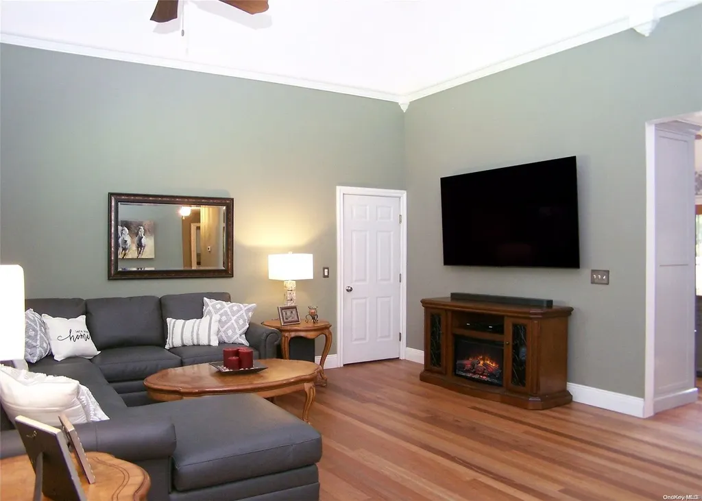 14 Cedar Lane Middle Island NY 11953