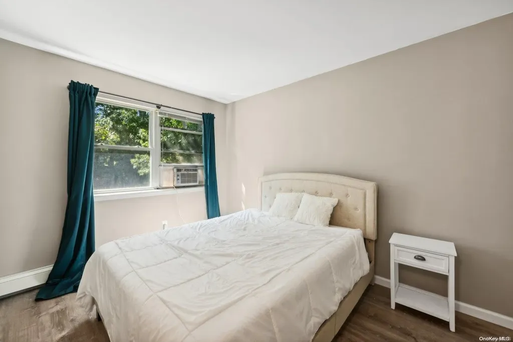 567 Starlight Drive Shirley NY 11967