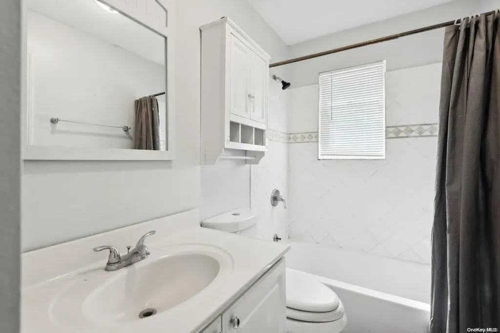 567 Starlight Drive Shirley NY 11967