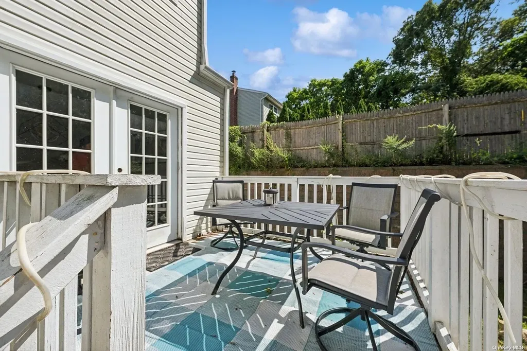 567 Starlight Drive Shirley NY 11967
