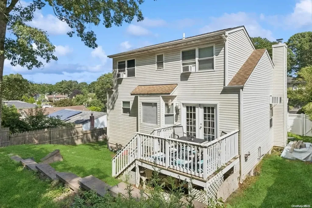 567 Starlight Drive Shirley NY 11967