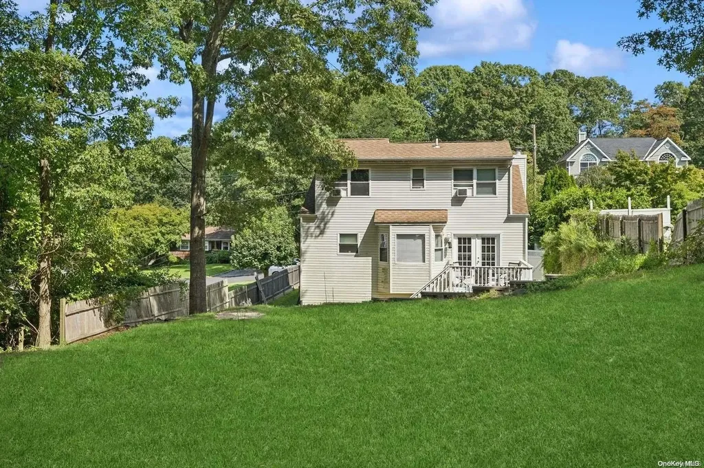567 Starlight Drive Shirley NY 11967