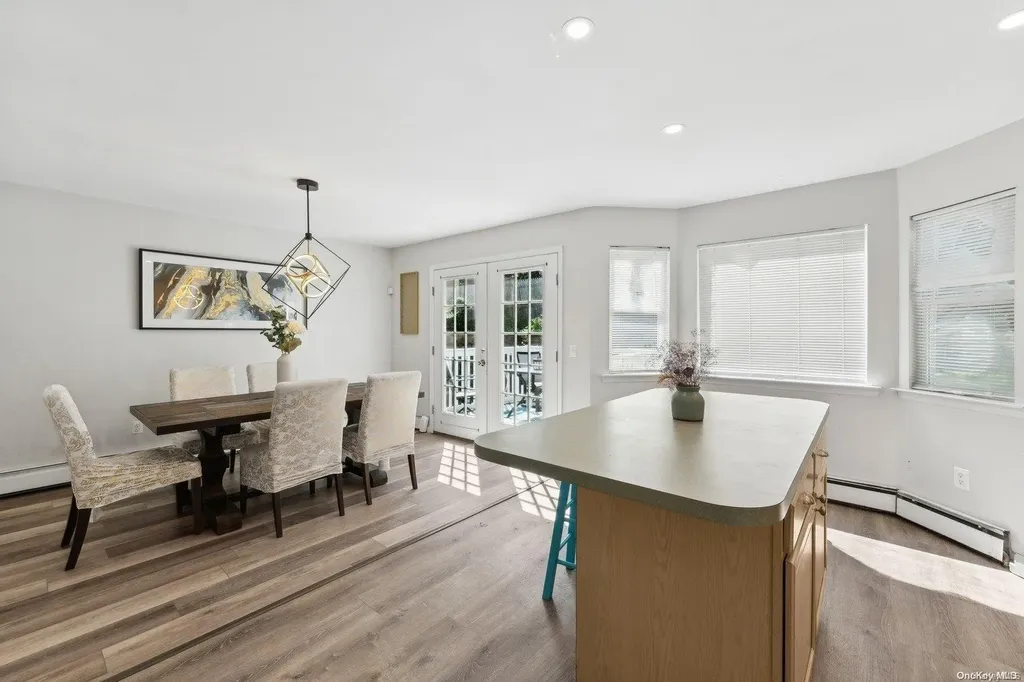 567 Starlight Drive Shirley NY 11967