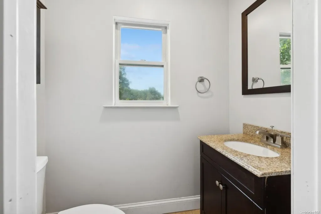 567 Starlight Drive Shirley NY 11967