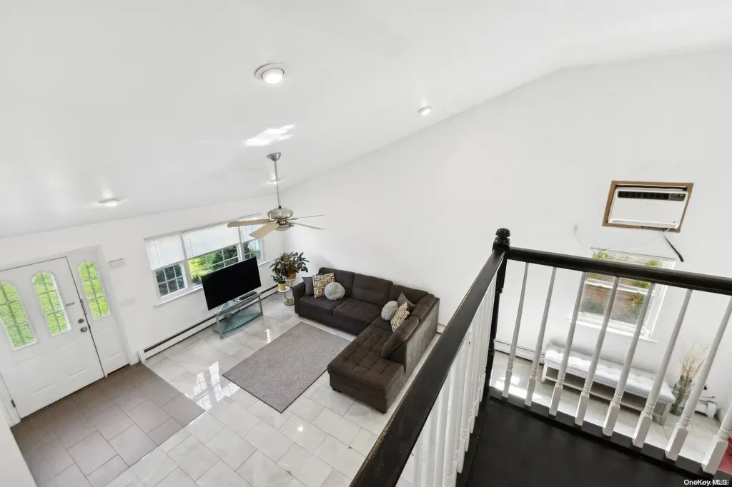 567 Starlight Drive Shirley NY 11967