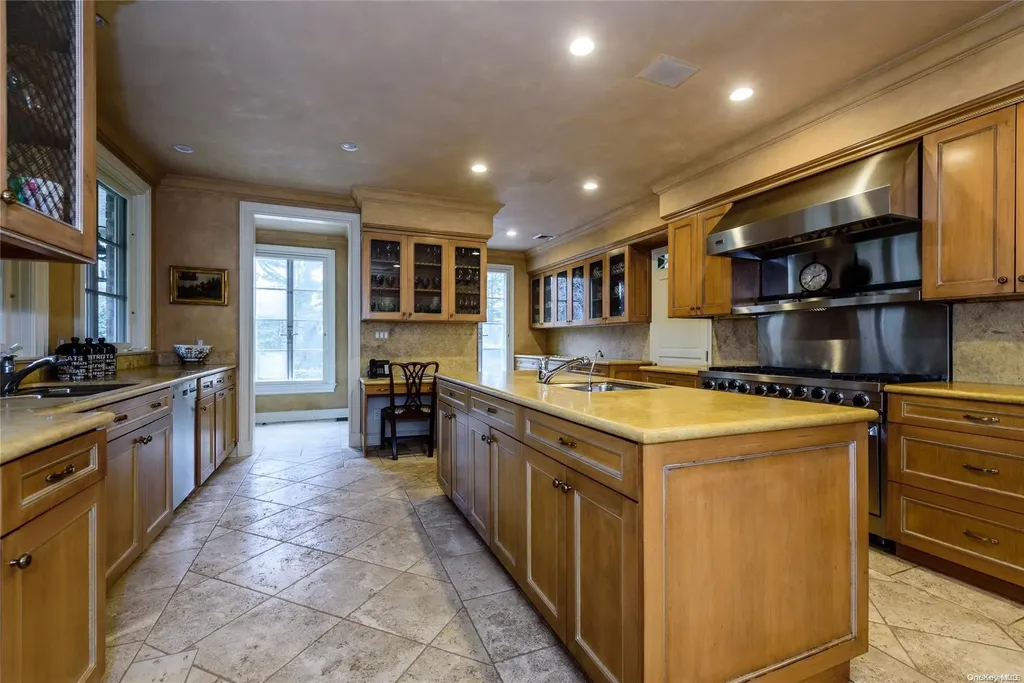 214 Cleft Road Mill Neck NY 11765