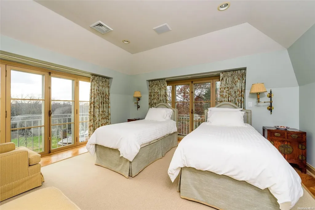 214 Cleft Road Mill Neck NY 11765