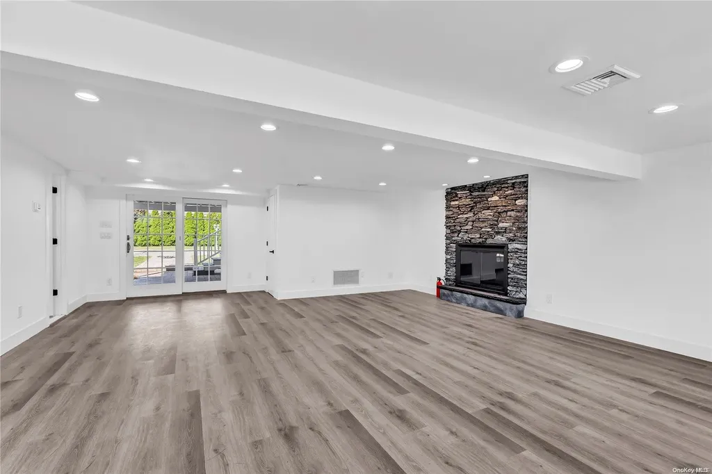 15 Bethal Lane Commack NY 11725