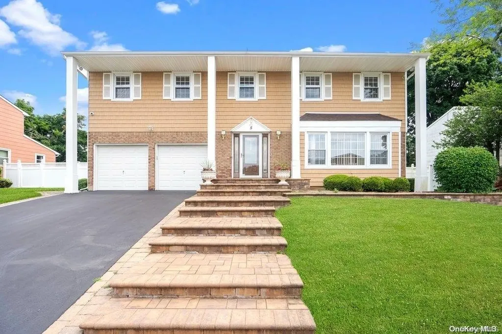 5 Albergo Lane Syosset NY 11791