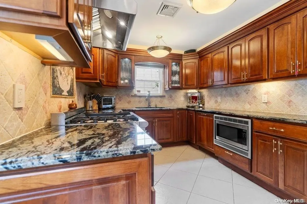 5 Albergo Lane Syosset NY 11791