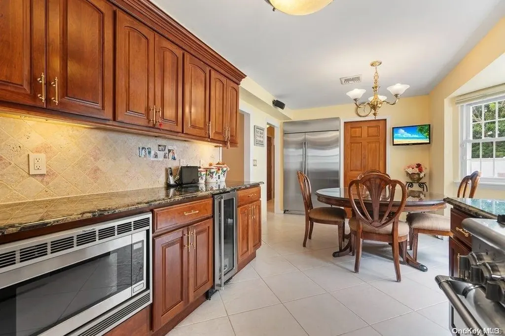 5 Albergo Lane Syosset NY 11791