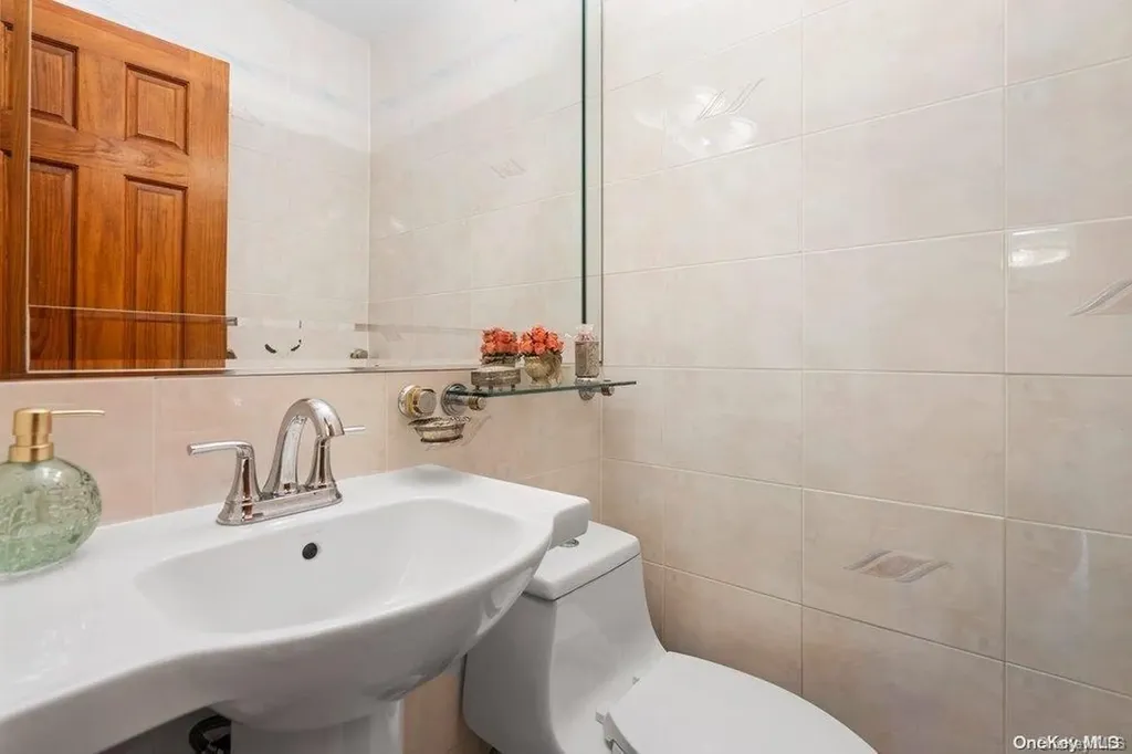 5 Albergo Lane Syosset NY 11791