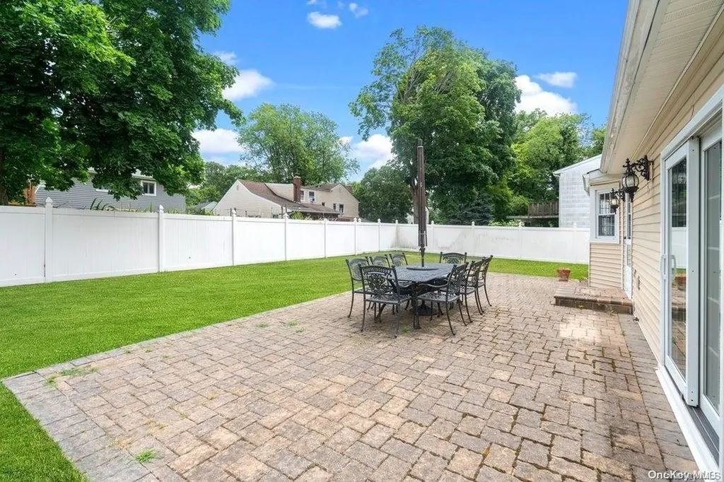 5 Albergo Lane Syosset NY 11791