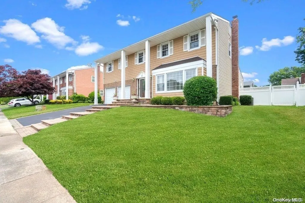5 Albergo Lane Syosset NY 11791