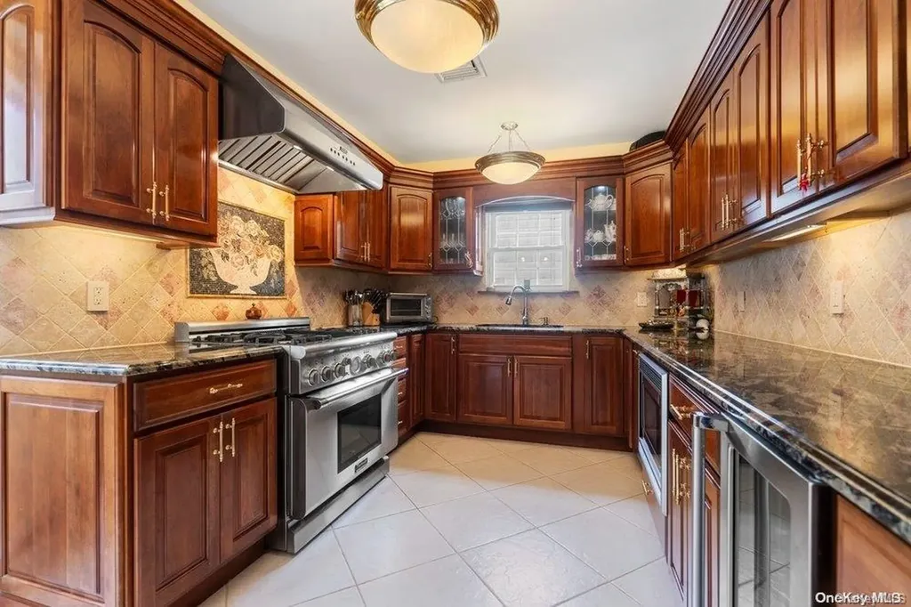 5 Albergo Lane Syosset NY 11791