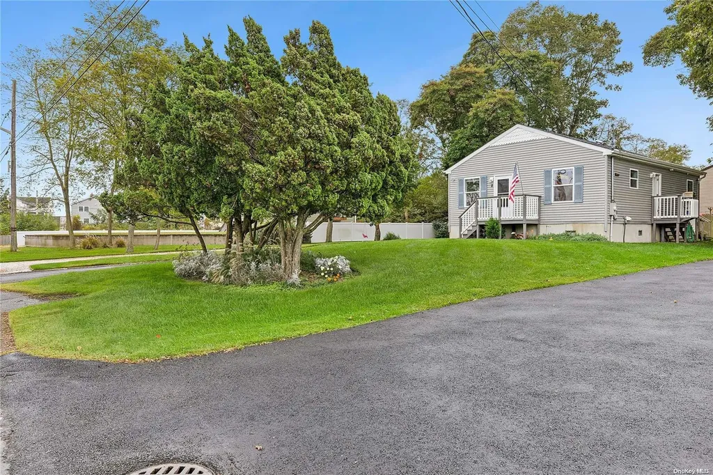8 Spar Drive Mastic Beach NY 11951