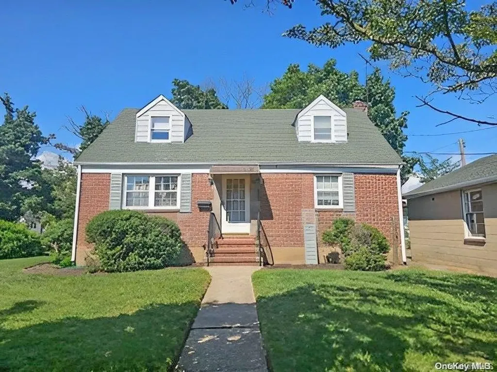 396 Sherbourne Road Valley Stream NY 11580