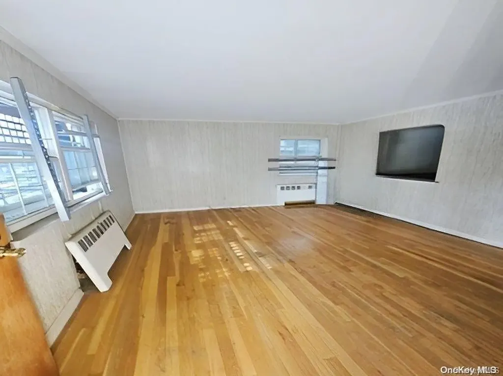 396 Sherbourne Road Valley Stream NY 11580