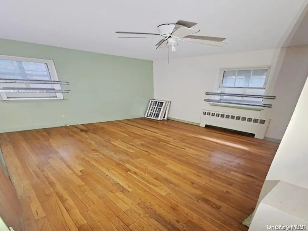 396 Sherbourne Road Valley Stream NY 11580