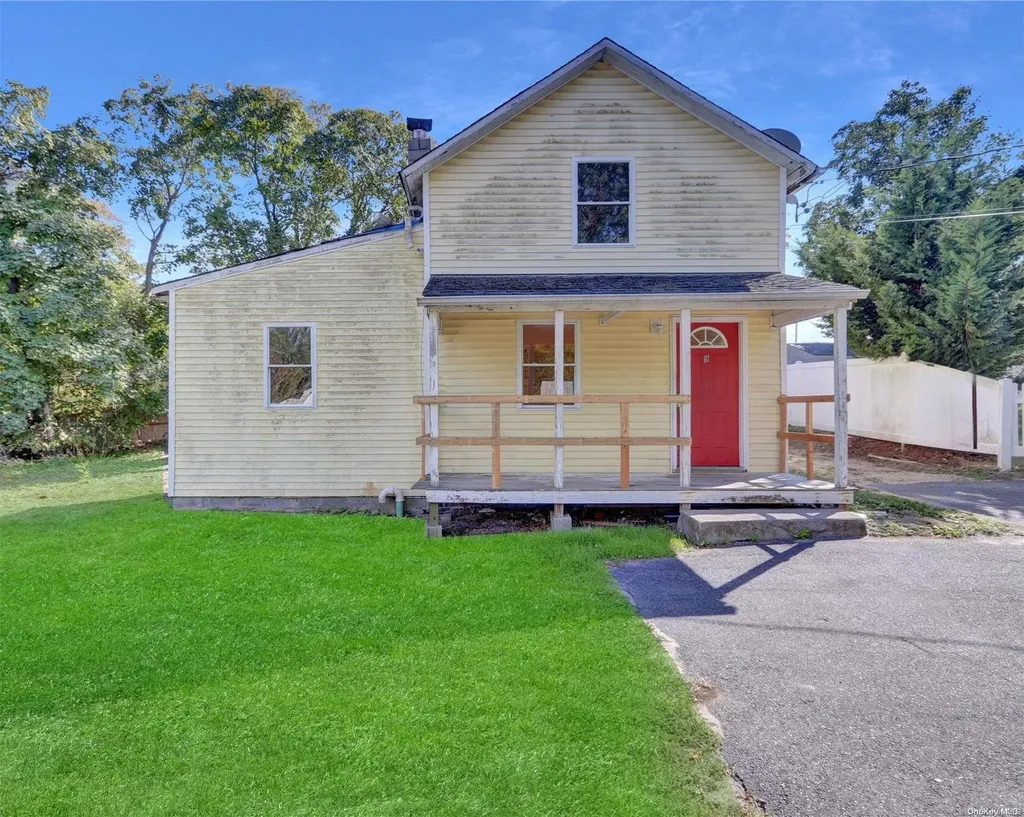 9 Harrison Place Bay Shore NY 11706