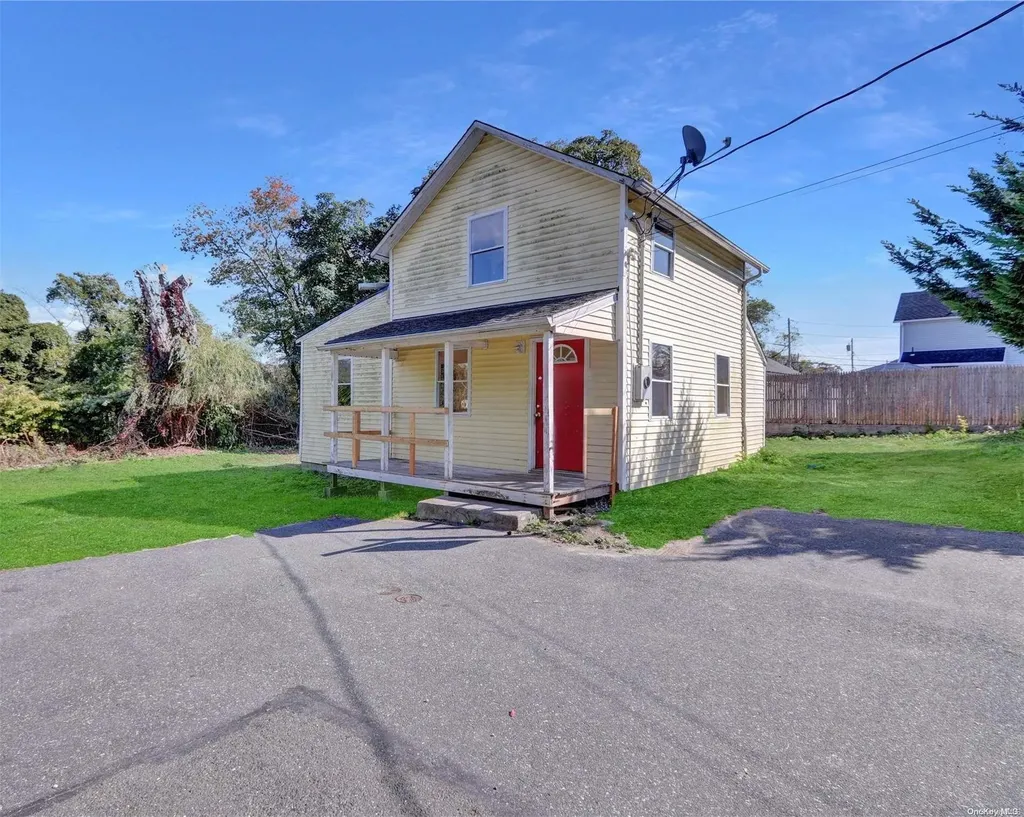 9 Harrison Place Bay Shore NY 11706