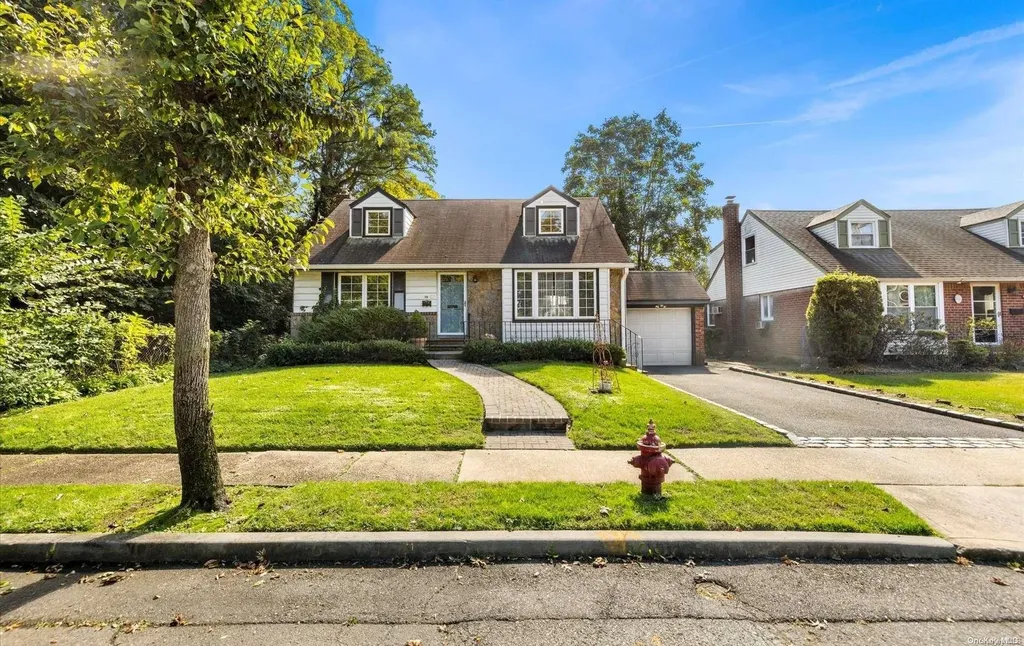 198 Hillside Avenue Mineola NY 11501
