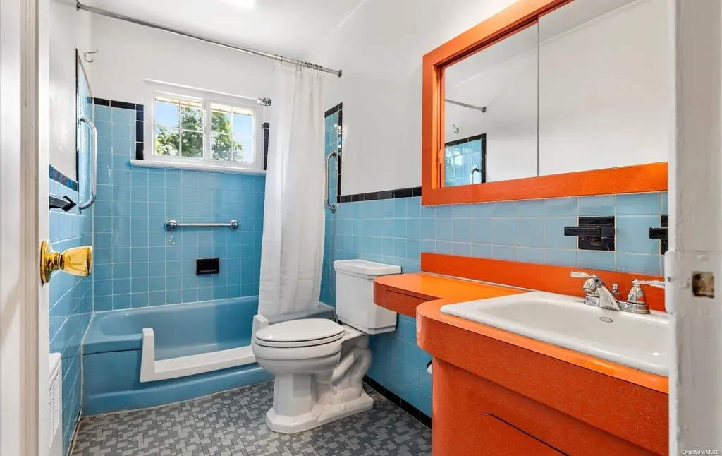 198 Hillside Avenue Mineola NY 11501