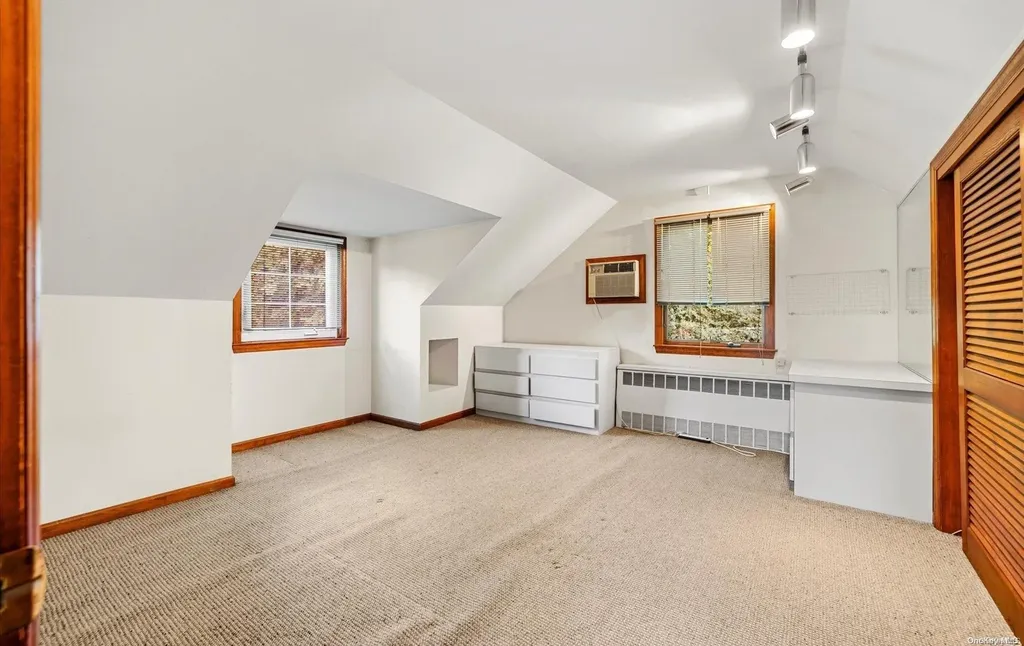 198 Hillside Avenue Mineola NY 11501