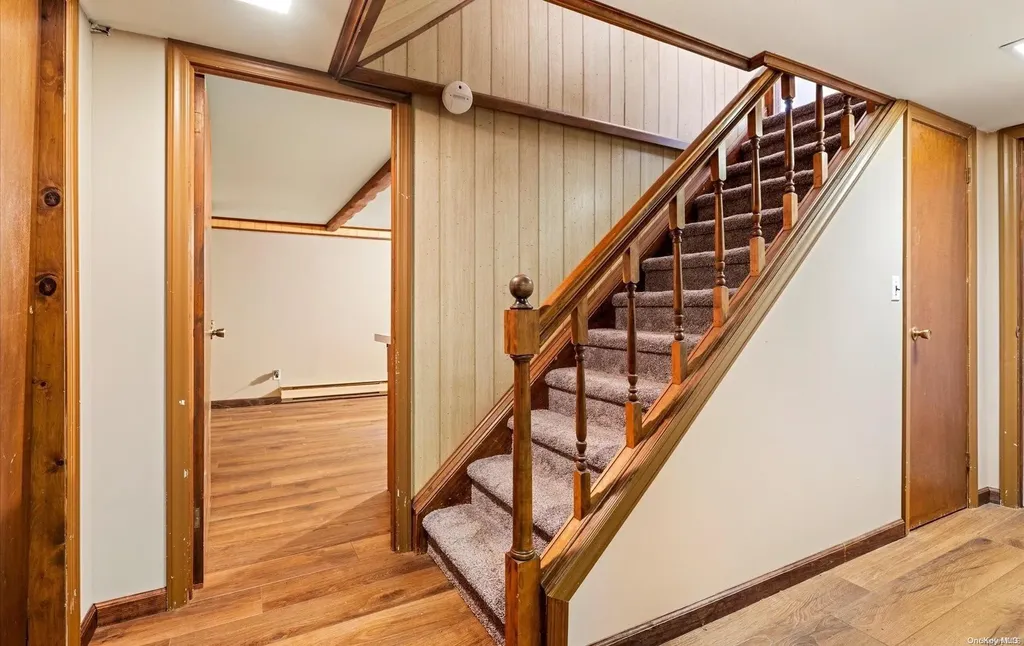 198 Hillside Avenue Mineola NY 11501