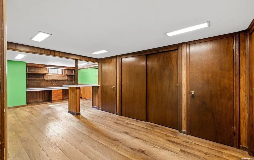 198 Hillside Avenue Mineola NY 11501