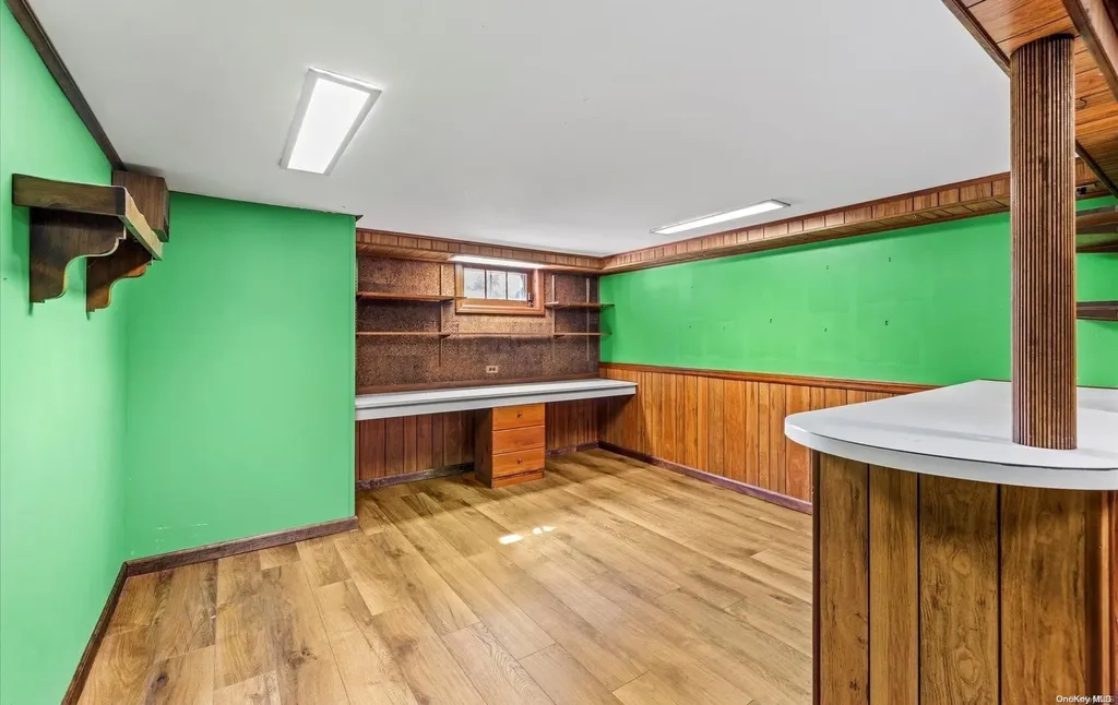198 Hillside Avenue Mineola NY 11501