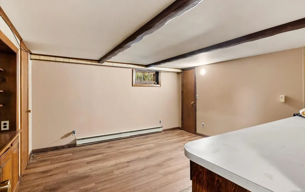 198 Hillside Avenue Mineola NY 11501
