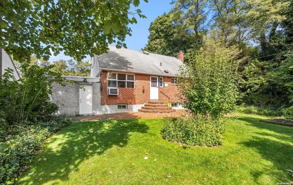 198 Hillside Avenue Mineola NY 11501