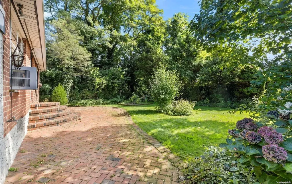 198 Hillside Avenue Mineola NY 11501