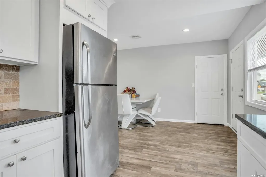 353 West Drive Copiague NY 11726