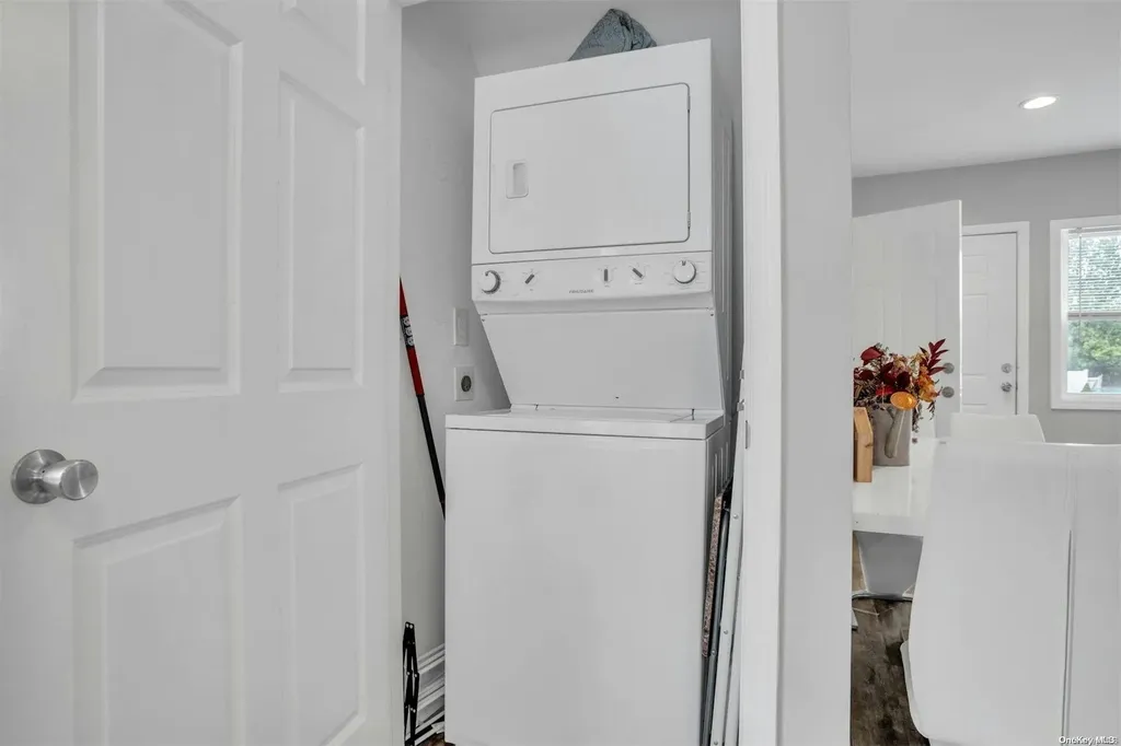 353 West Drive Copiague NY 11726