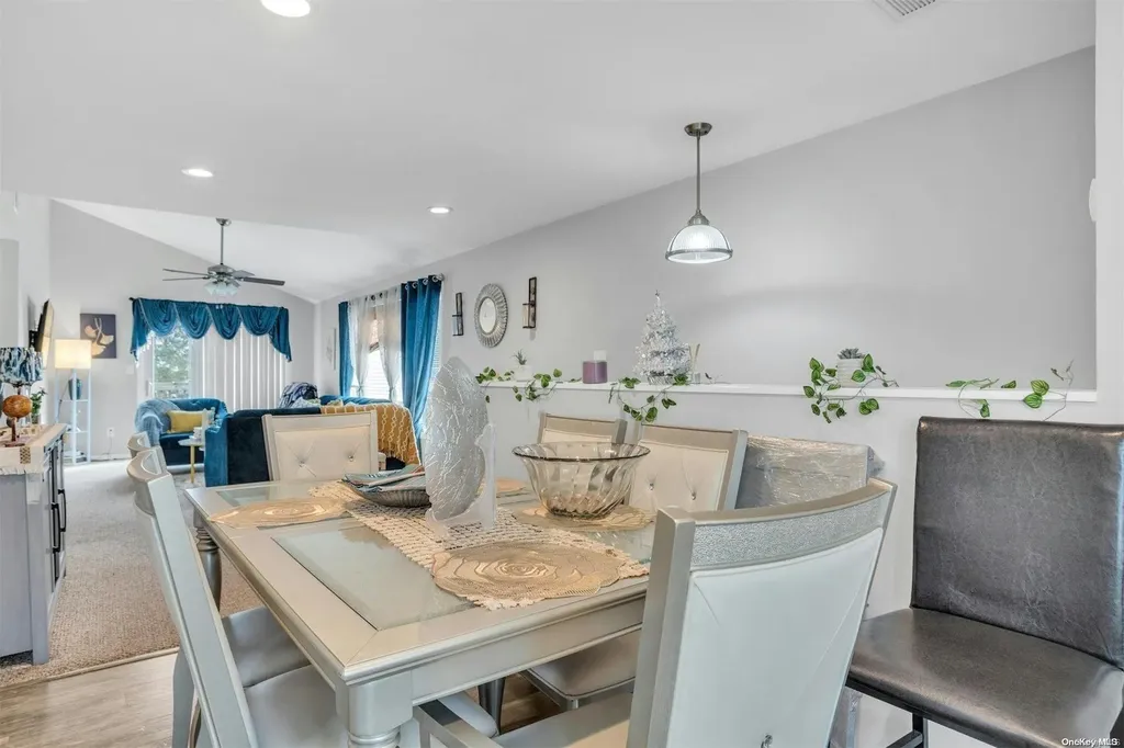 353 West Drive Copiague NY 11726