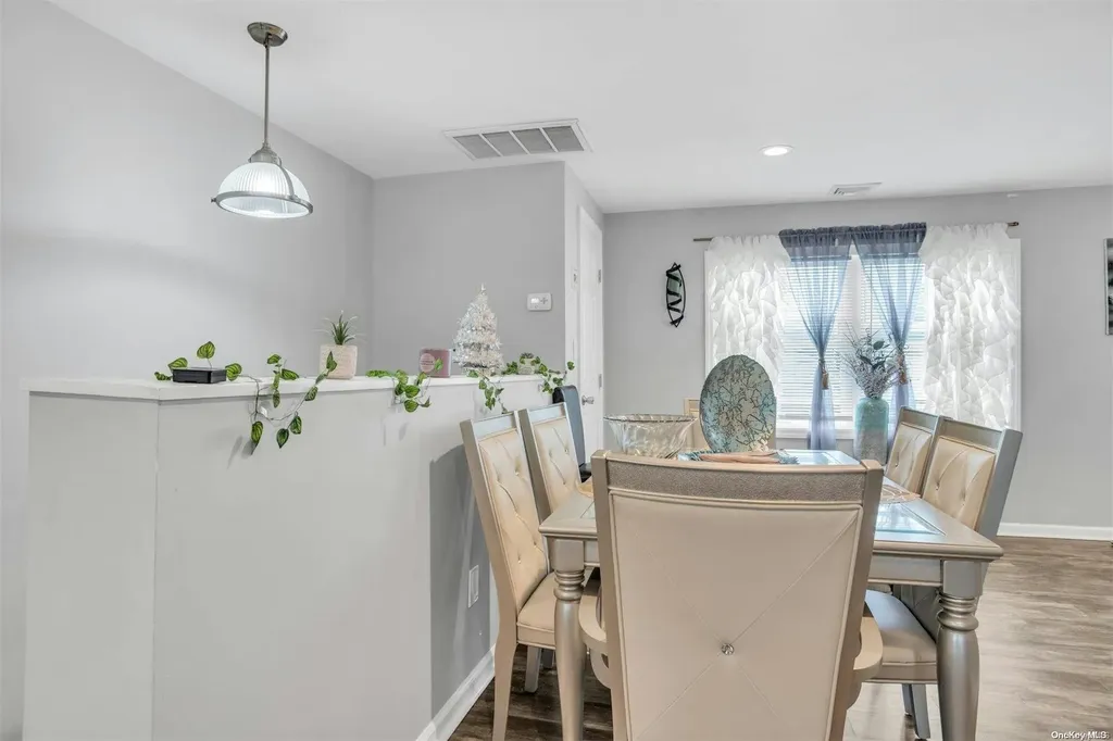 353 West Drive Copiague NY 11726