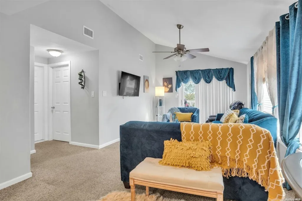 353 West Drive Copiague NY 11726