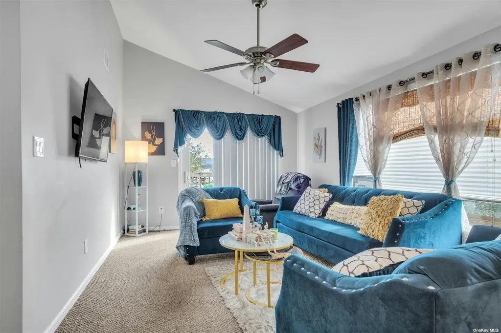 353 West Drive Copiague NY 11726