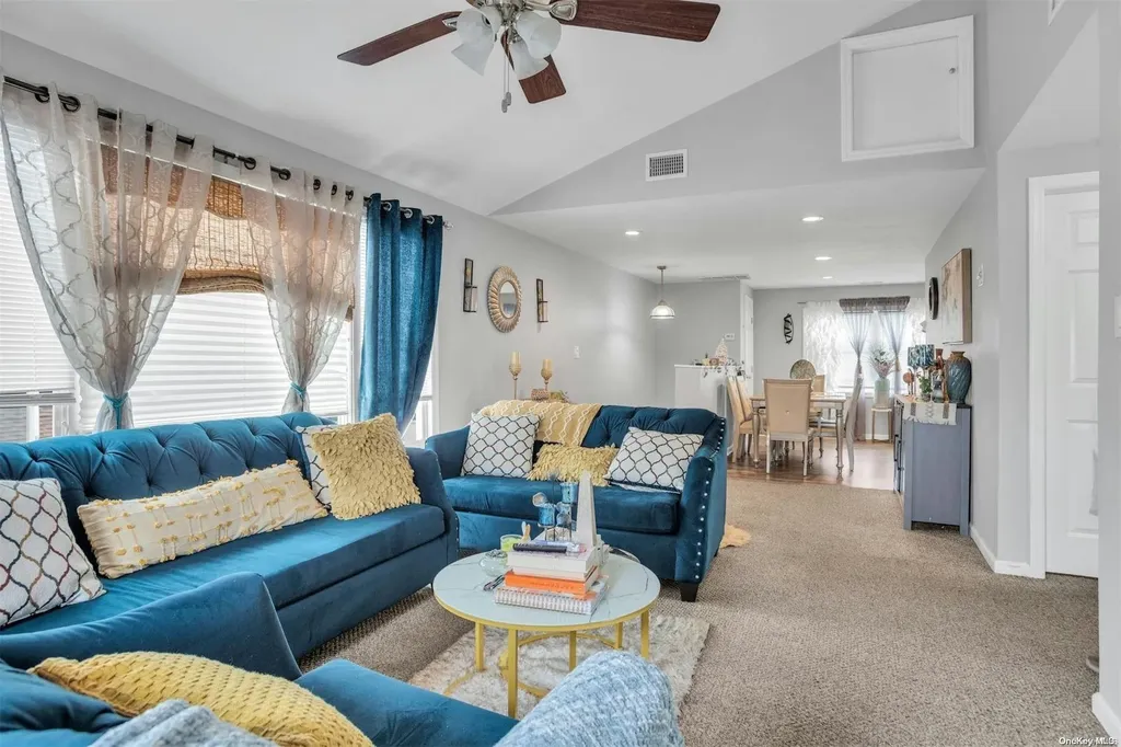 353 West Drive Copiague NY 11726