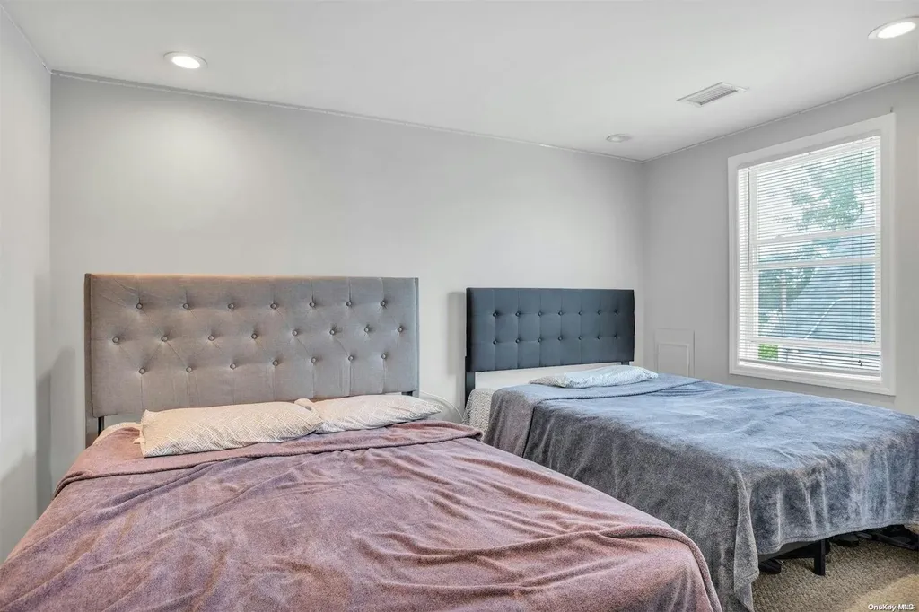 353 West Drive Copiague NY 11726