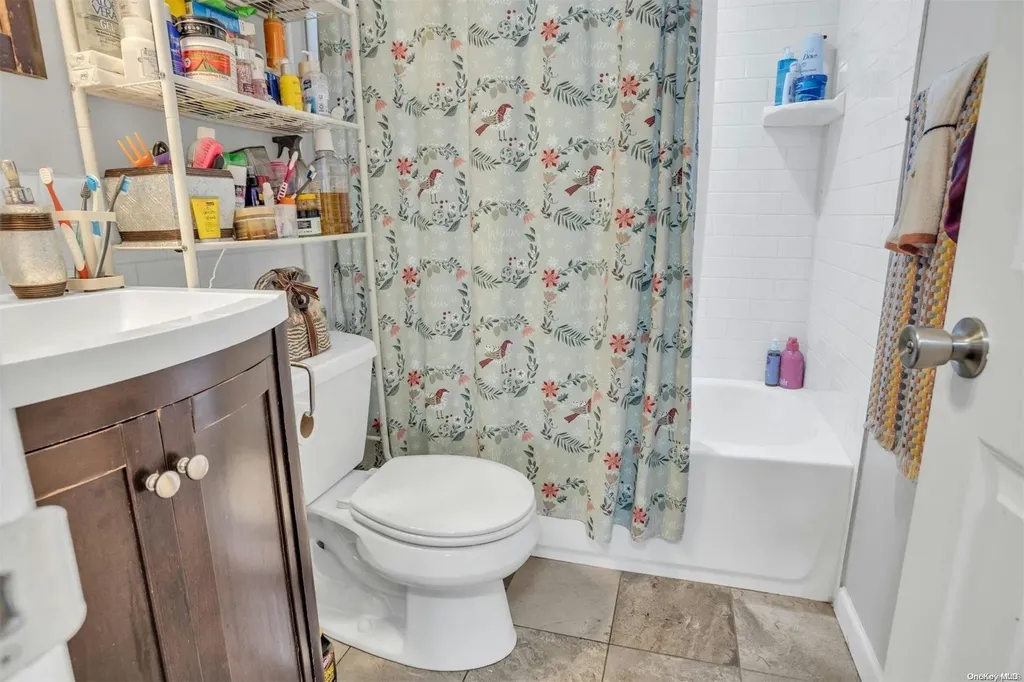 353 West Drive Copiague NY 11726
